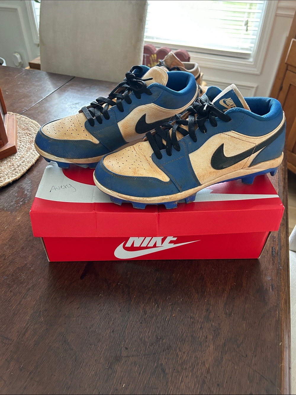 Men’s Nike Blue and White Low-Cut Baseball Cleats size10